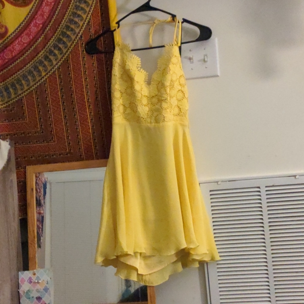 Backless yellow bebe dress